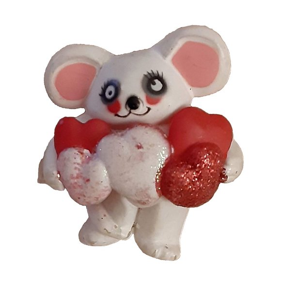 Vintage 1984 resin Valentine's Mouse with heart pin Fun World - Picture 1 of 2